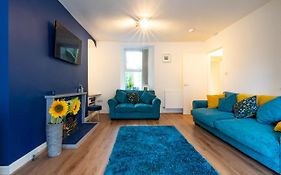 Newly-Renovated, Mid-Terrace Cottage In Porthmadog